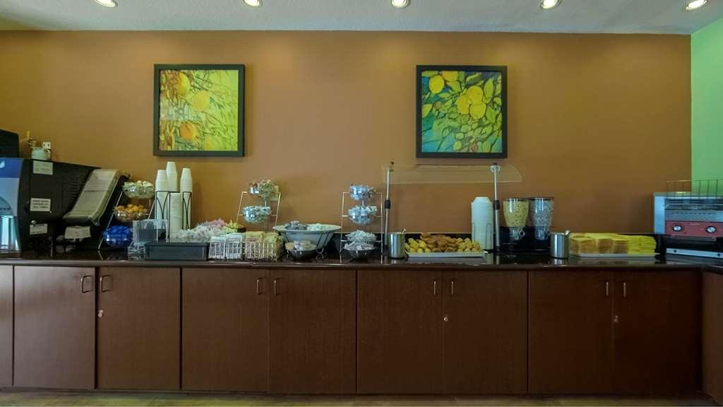 Galleria Palms Orlando - Free Theme Park Shuttles Four Corners Restaurant photo