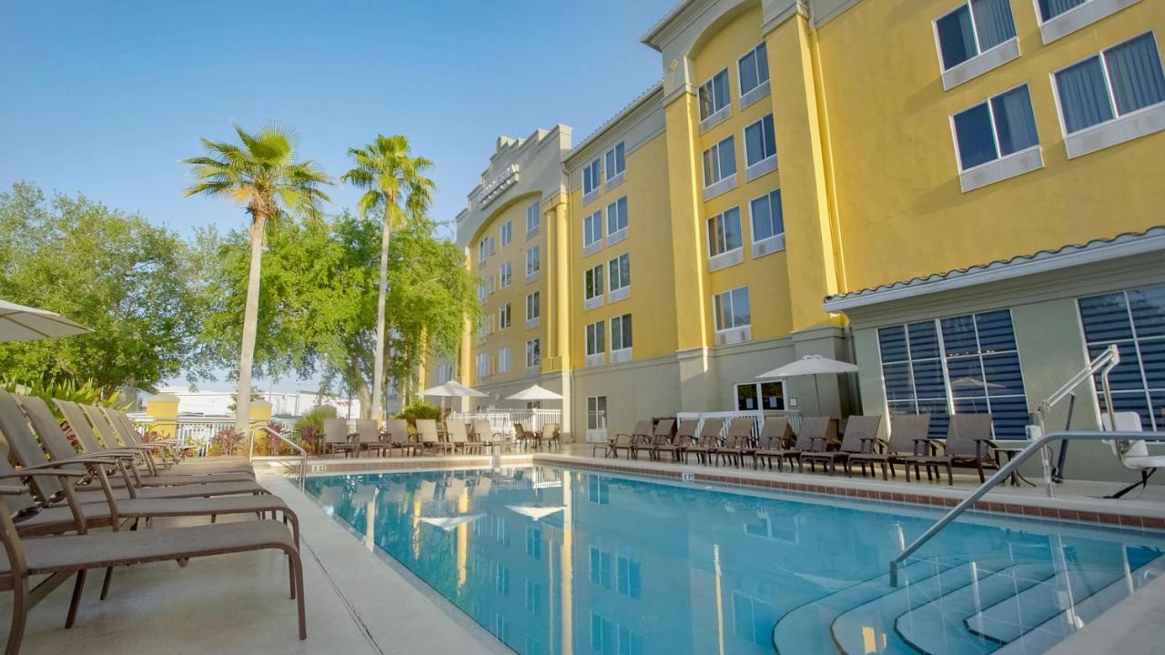 Galleria Palms Orlando - Free Theme Park Shuttles Four Corners Exterior photo